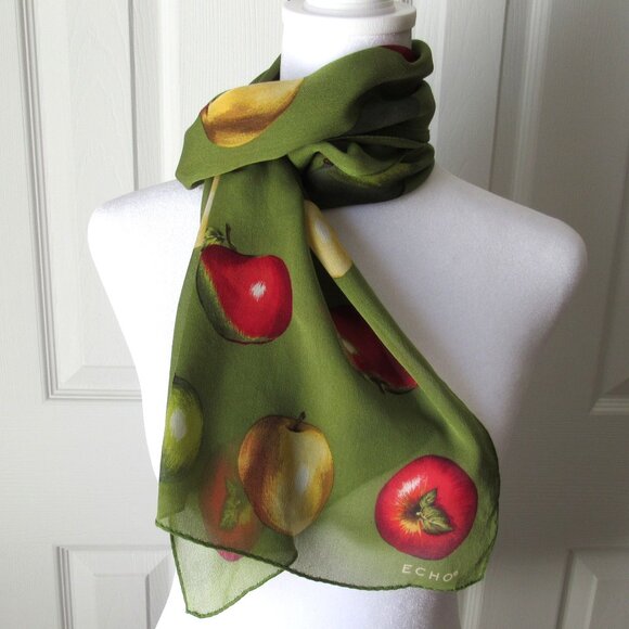 Gorgeous ECHO Scarf Big Red Yellow Green APPLES Silky Teacher Gift Apple - Picture 1 of 8